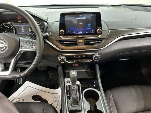 Used 2023 Nissan Altima 2.5 SV AWD/4WD image 18