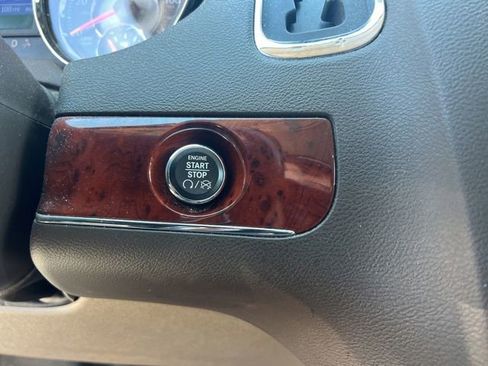 Used 2012 Chrysler Town & Country Touring-L w/ Entertainment Group #2 FWD image 17