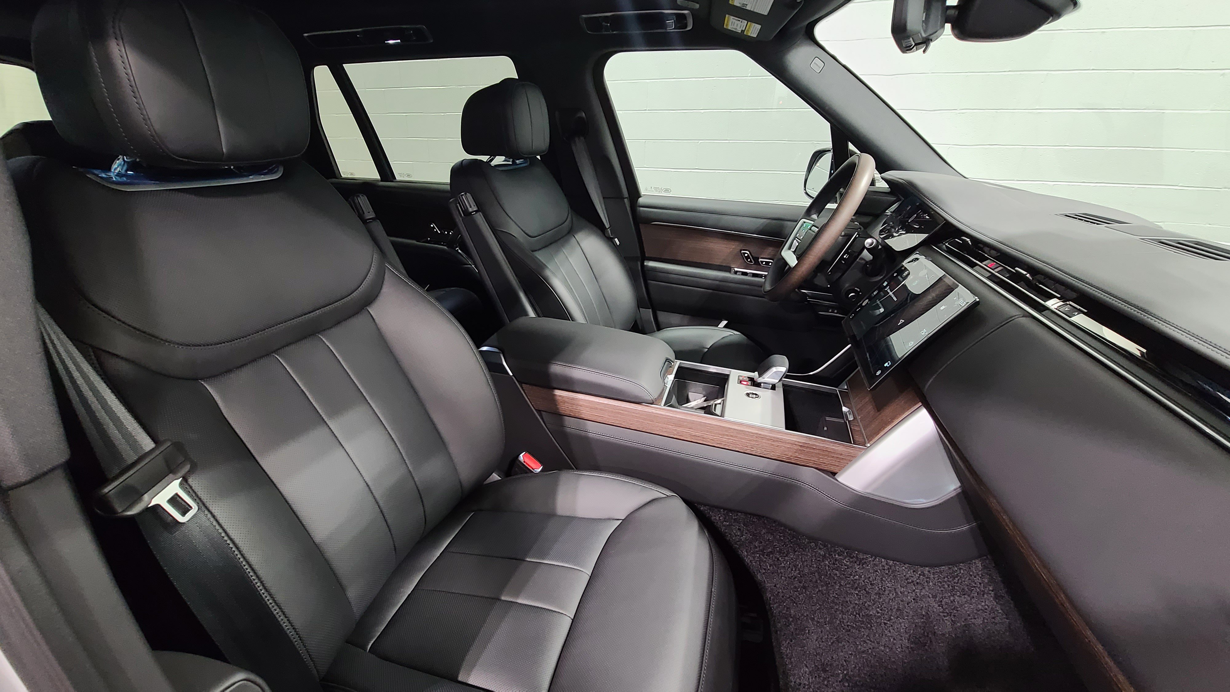 New 2026 Land Rover Range Rover Long Wheelbase SE AWD/4WD image 14