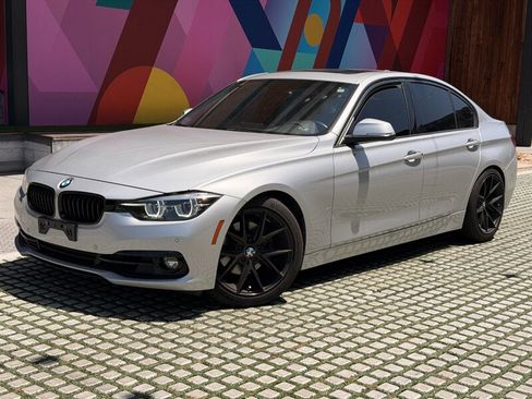 Used 2018 BMW 330i Sedan RWD image 1