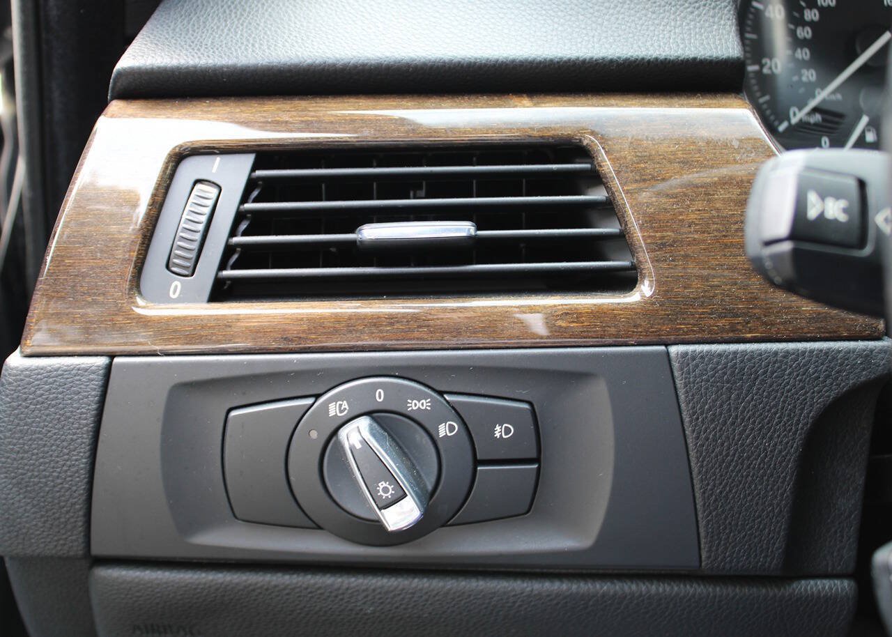 Used 2013 BMW 335i Convertible RWD image 31