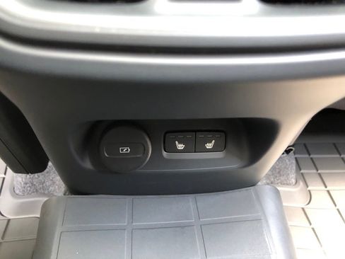 New 2025 Volvo XC40 B5 Plus w/ Protection Package Premier image 35