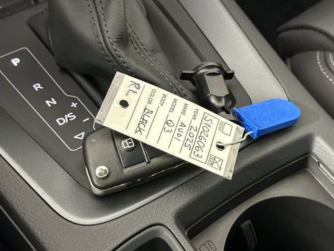 Used 2025 Audi Q3 2.0T Premium w/ Convenience Package image 23