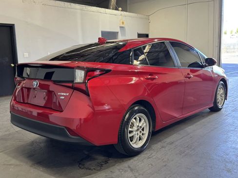 Used 2022 Toyota Prius L Eco image 4