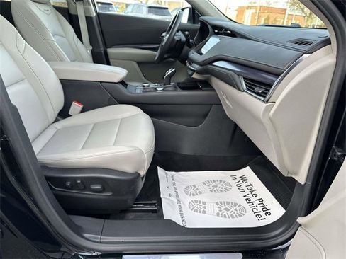 Certified 2023 Cadillac XT4 Luxury w/ Cold Weather Package image 21