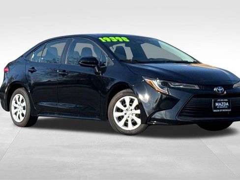 Used 2024 Toyota Corolla LE image 2