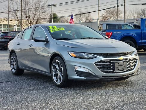 Used 2023 Chevrolet Malibu LT image 2