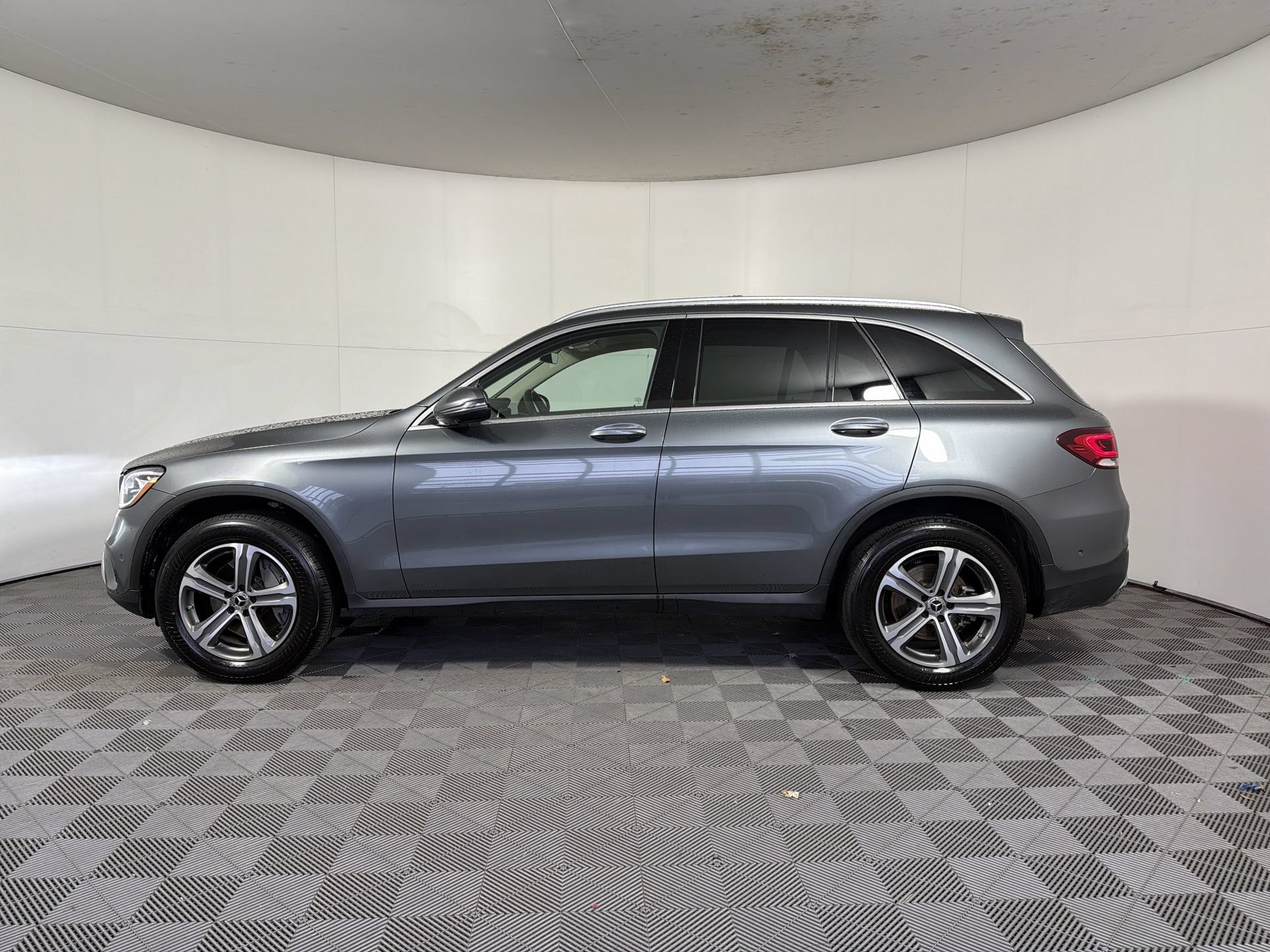 Used 2020 Mercedes-Benz GLC 300 4MATIC image 2