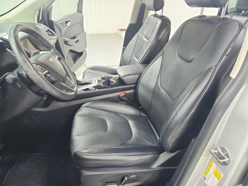 Used 2018 Ford Edge Titanium image 19