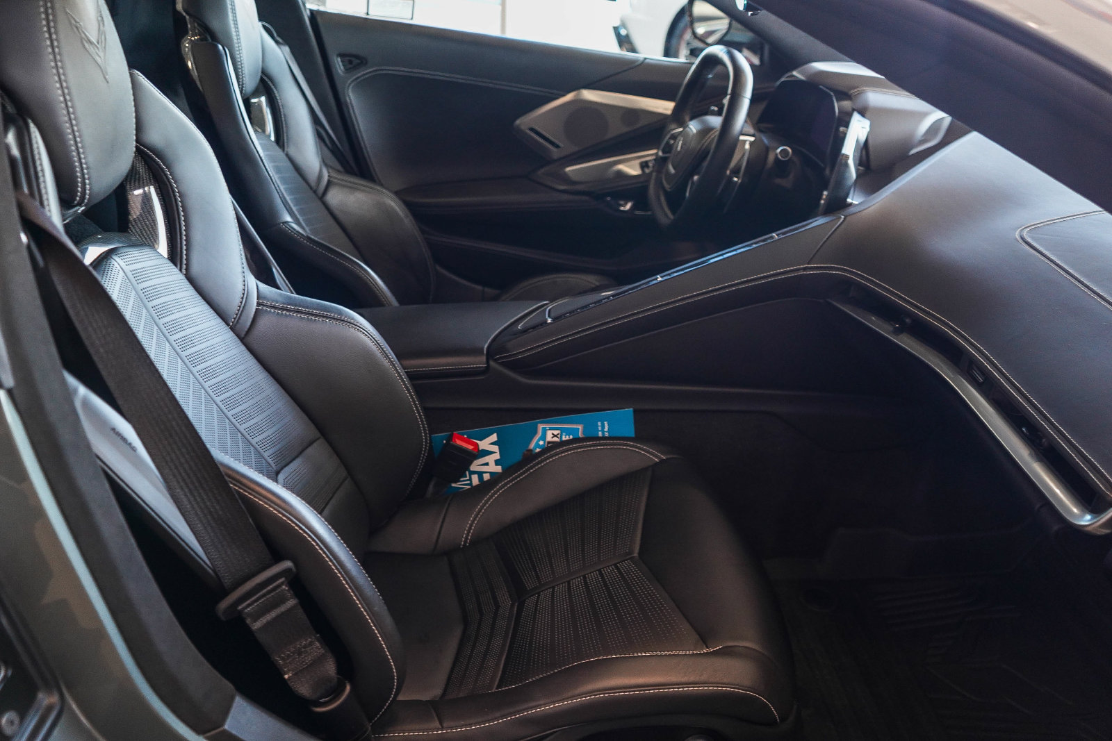 Used 2022 Chevrolet Corvette Stingray Premium Conv w/ Z51 Performance Package RWD image 18