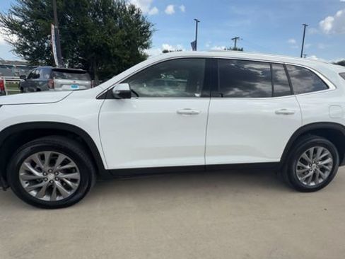 Certified 2026 Buick Enclave Preferred FWD image 5