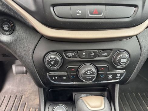 Used 2018 Jeep Cherokee Limited image 19
