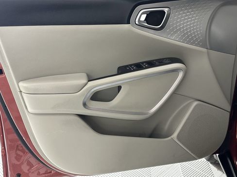 Used 2023 Kia Soul LX FWD image 29