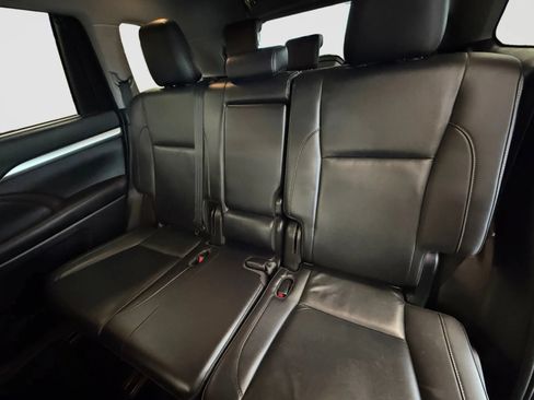 Used 2019 Toyota Highlander XLE AWD/4WD image 15