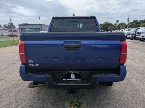 Used 2025 Toyota Tacoma SR5 w/ SR5 Upgrade Package AWD/4WD image 5