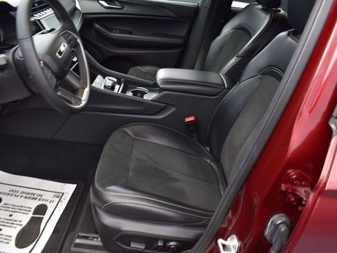 Used 2024 Jeep Grand Cherokee L Altitude image 10