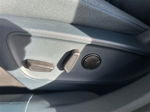 Certified 2025 Ford Maverick XLT w/ XLT Luxury Package image 13