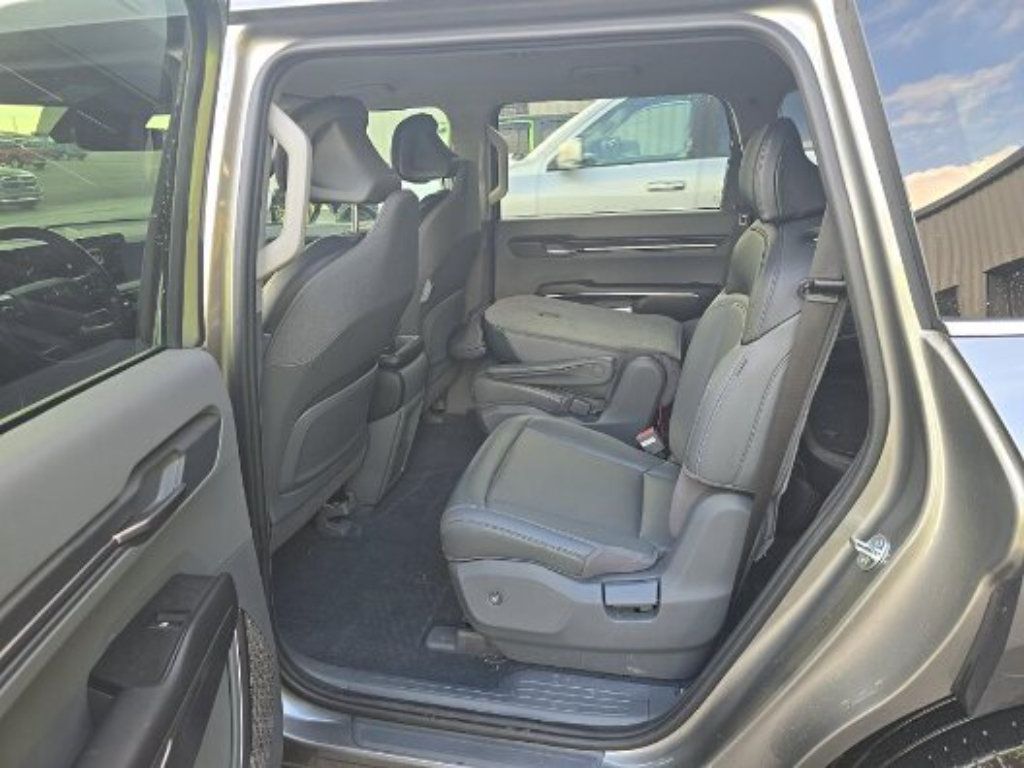Used 2024 Kia EV9 Light Long Range RWD image 3