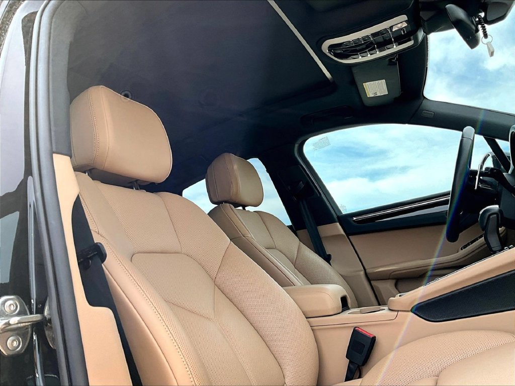 Certified 2026 Porsche Macan AWD/4WD image 18
