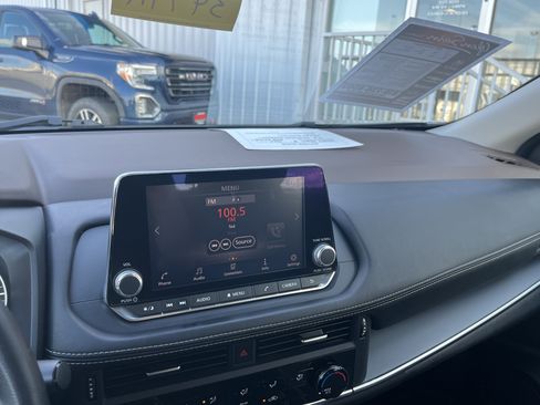 Used 2021 Nissan Rogue S image 9
