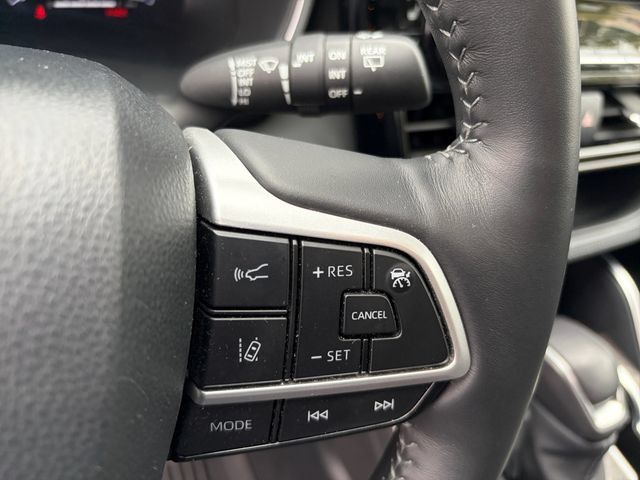 Used 2024 Toyota Highlander Limited AWD/4WD image 30