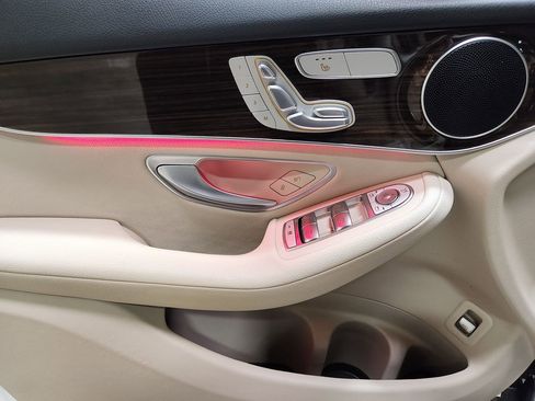 Used 2023 Mercedes-Benz GLC 300 4MATIC Coupe image 43