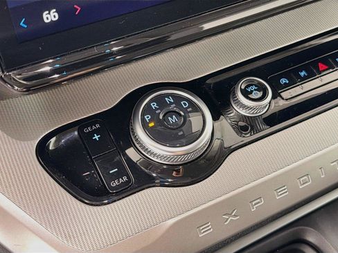 Used 2025 Ford Expedition Active AWD/4WD image 23