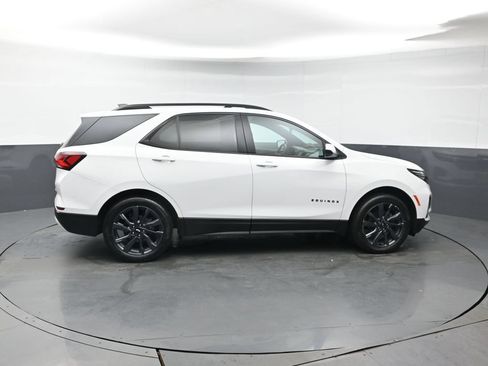 Used 2022 Chevrolet Equinox RS w/ LPO, Cargo Package AWD/4WD image 7