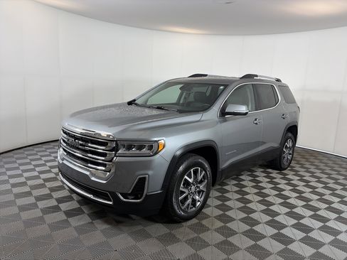 Used 2023 GMC Acadia SLT w/ Preferred Package AWD/4WD image 2