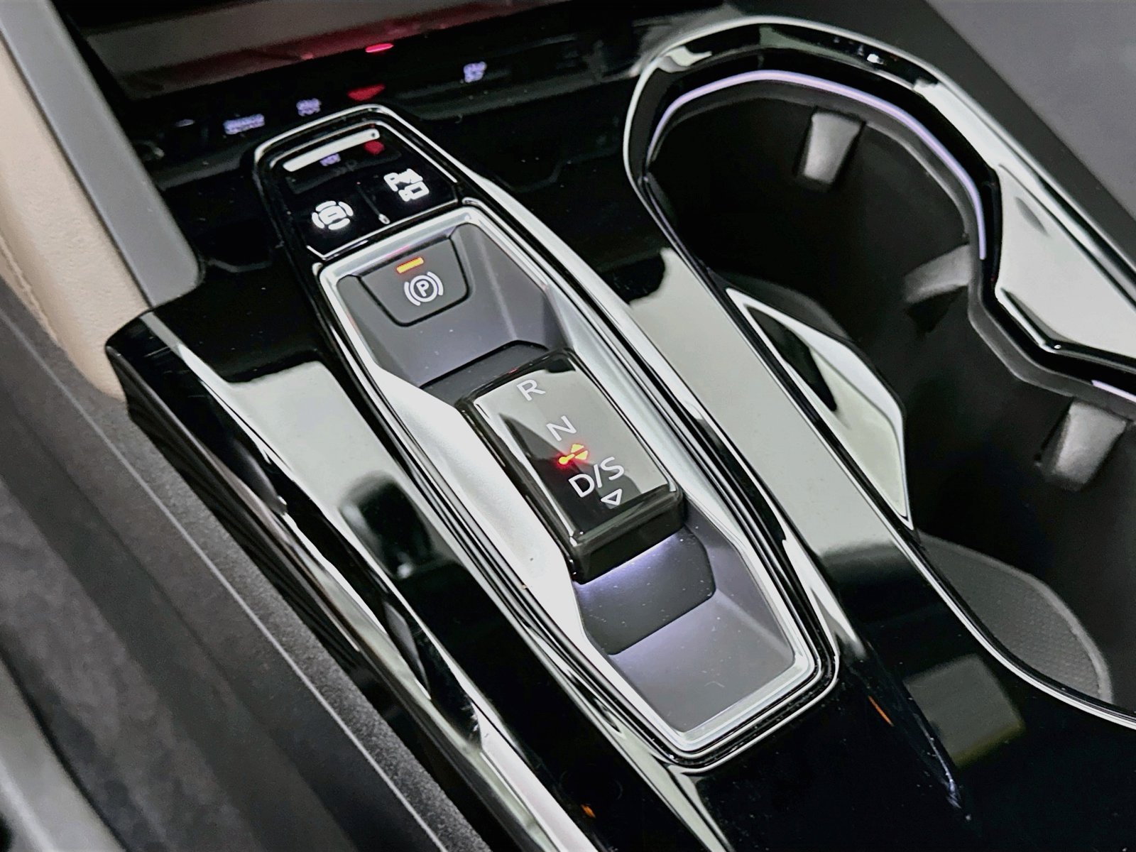 Certified 2025 Audi Q5 Premium Plus w/ Premium Plus AWD/4WD image 27