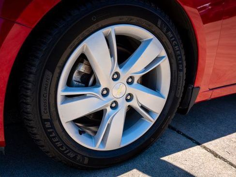 Used 2014 Chevrolet Cruze Diesel w/ Enhanced Safety Package FWD image 14