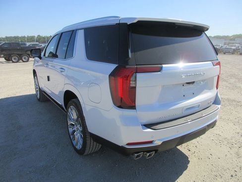 New 2026 GMC Yukon Denali w/ Denali Reserve Package AWD/4WD image 6