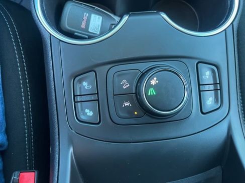 Used 2024 GMC Terrain SLE w/ Driver Convenience Package image 15