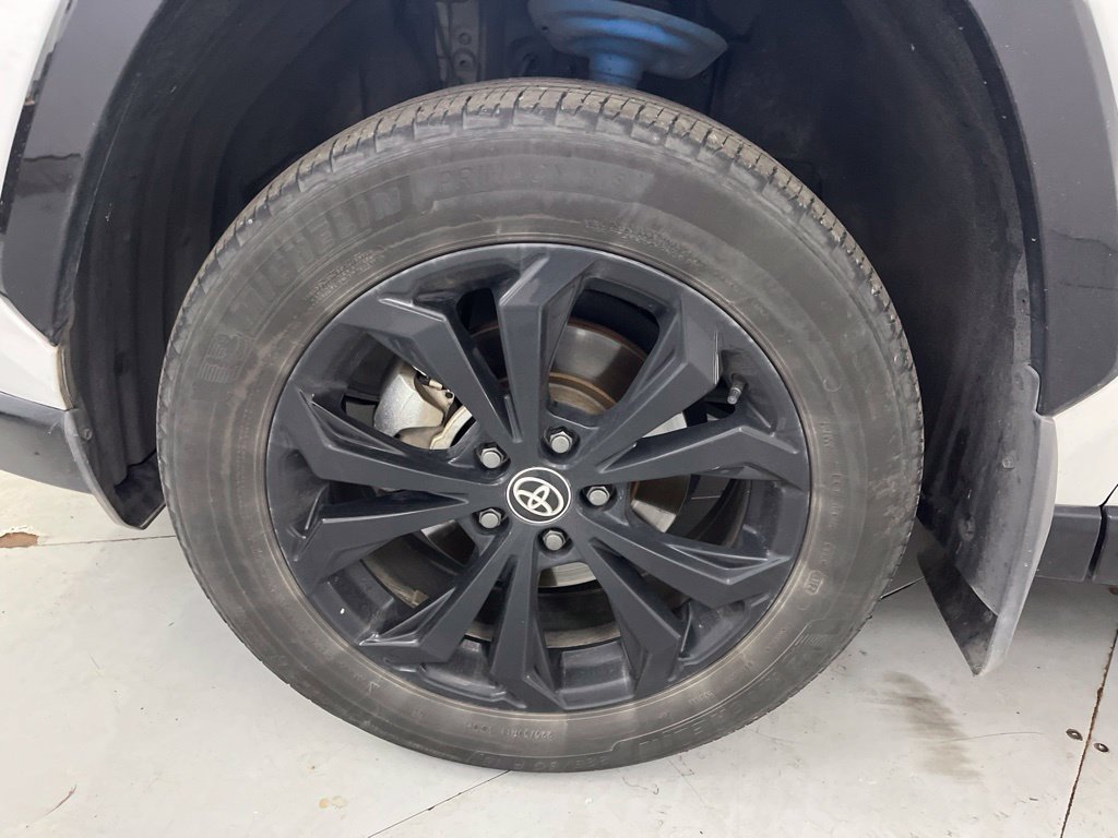 Used 2025 Toyota RAV4 XSE AWD/4WD image 9