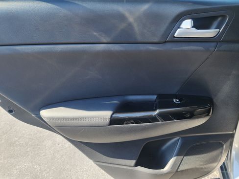 Used 2022 Kia Sportage EX image 17