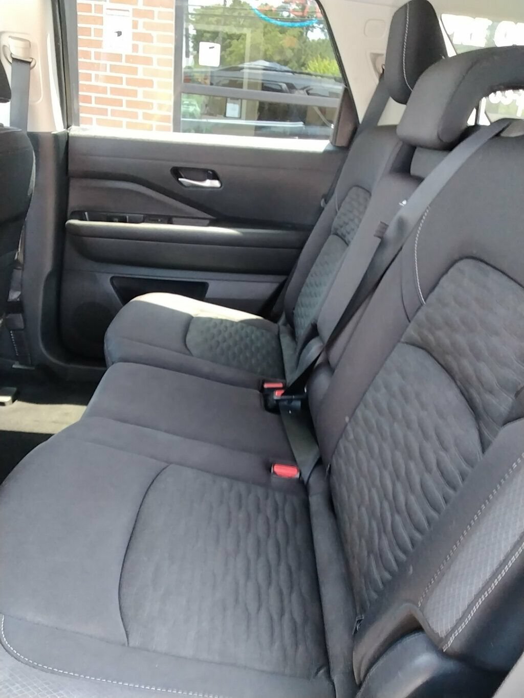 Used 2022 Nissan Pathfinder SV FWD image 9