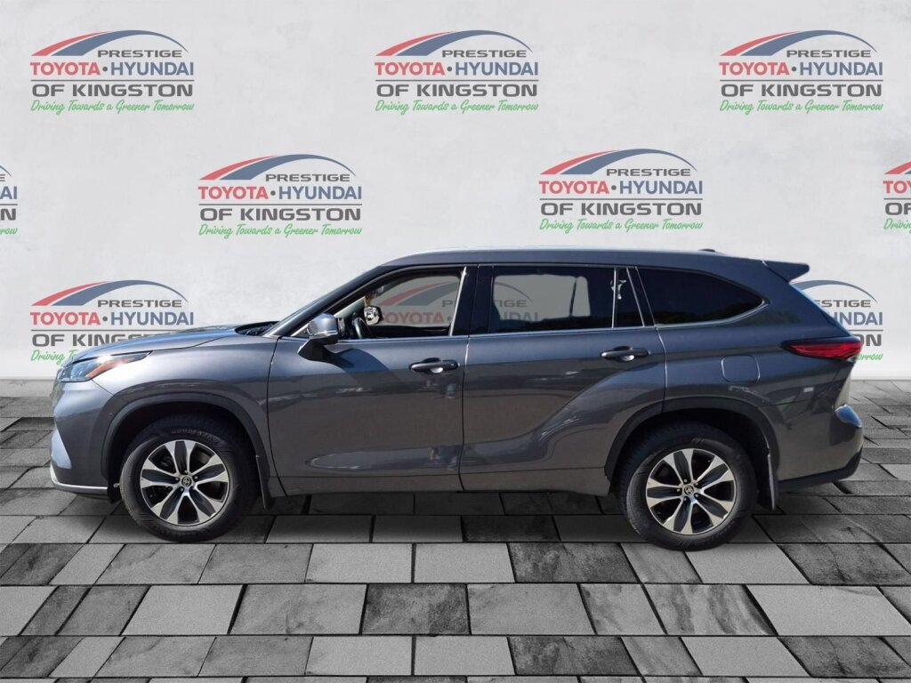 Certified 2022 Toyota Highlander XLE AWD/4WD image 7