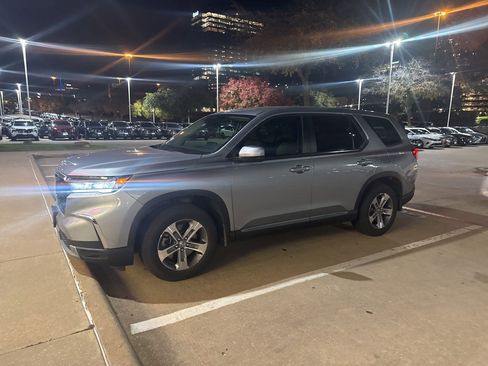 Used 2023 Honda Pilot EX-L image 2