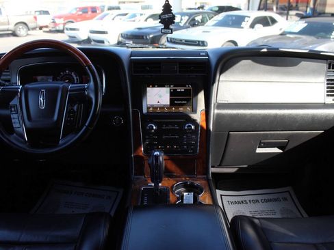 Used 2017 Lincoln Navigator Select image 19