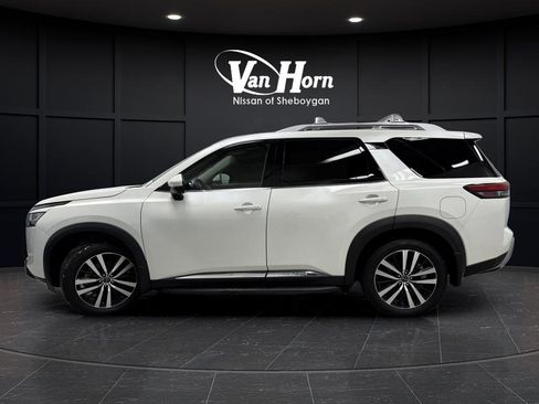 Used 2024 Nissan Pathfinder Platinum w/ Cargo Package image 13