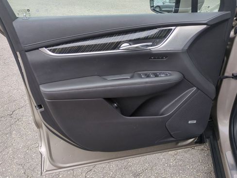 Certified 2023 Cadillac XT6 Premium Luxury image 23