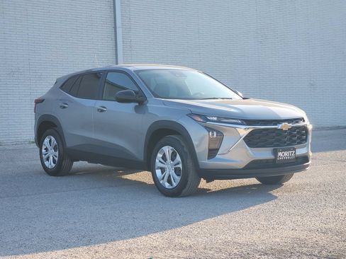 New 2026 Chevrolet Trax LS w/ Driver Confidence Package FWD image 2