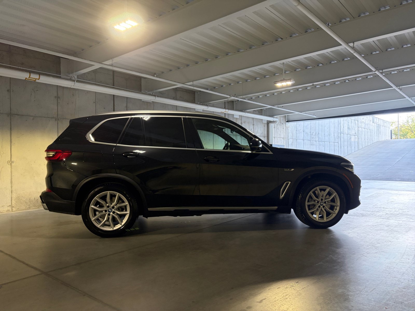 Used 2022 BMW X5 xDrive45e w/ Premium Package AWD/4WD image 8