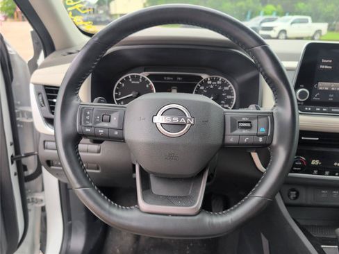 Used 2025 Nissan Rogue SV FWD image 27