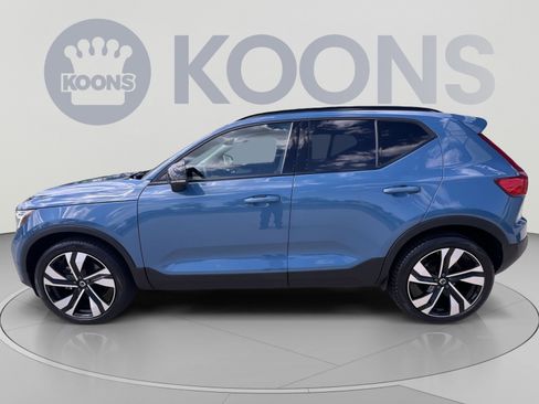 Used 2024 Volvo XC40 B5 Ultimate w/ Protection Package Premier AWD/4WD image 2