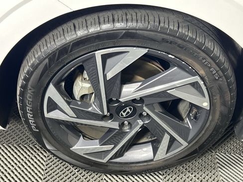 Used 2025 Hyundai Elantra SEL FWD image 10