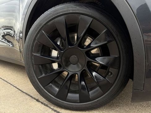 Used 2024 Tesla Model Y Long Range image 9