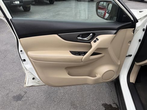 Used 2016 Nissan Rogue SV w/ SV Premium Package FWD image 10