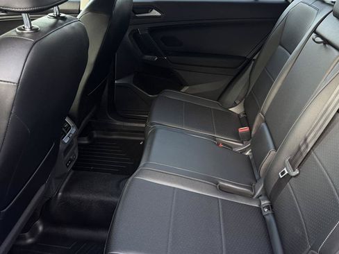 Used 2018 Volkswagen Tiguan SE AWD/4WD image 30