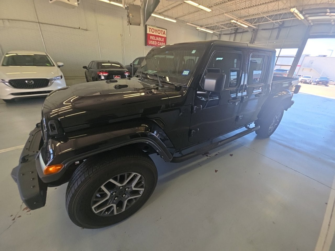 Used 2021 Jeep Gladiator Sport AWD/4WD image 1